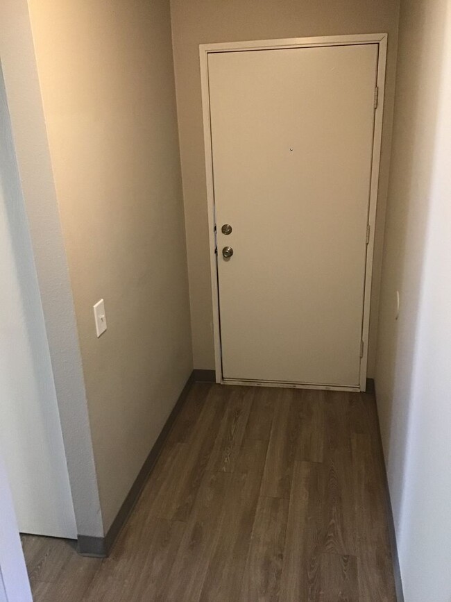Building Photo - Spacious 2 Bedroom in Downtown Omaha