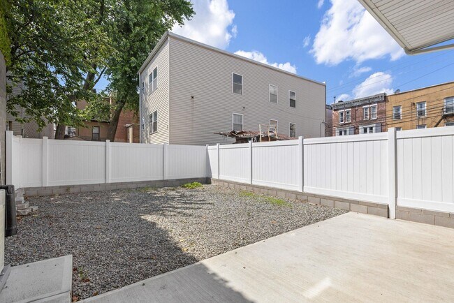 Building Photo - 153 New York Ave