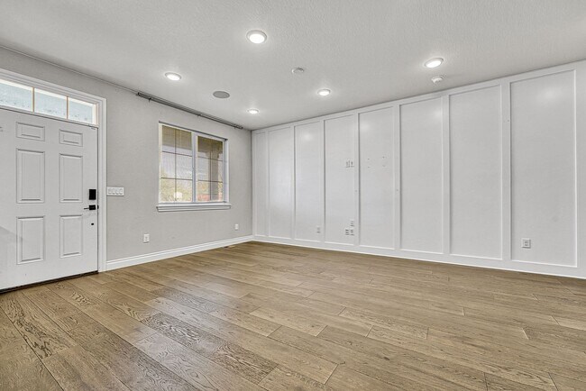 Building Photo - Former Model Home - Superb townhome in great location!