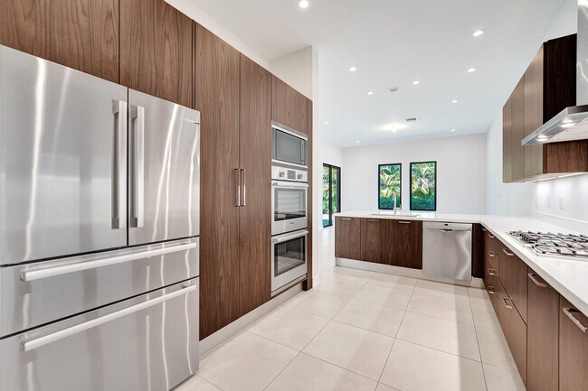 Building Photo - 5928 Brookfield Cir