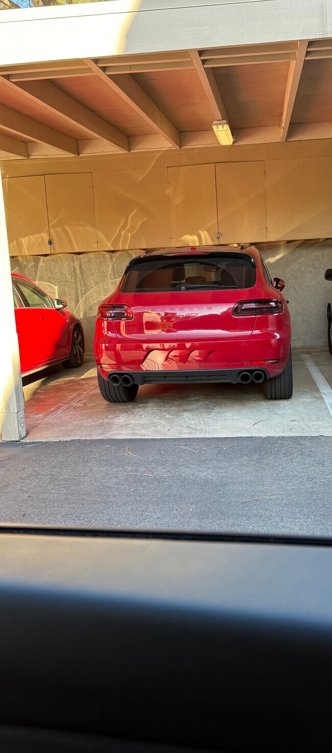 Building Photo - 930 Via Mil Cumbres