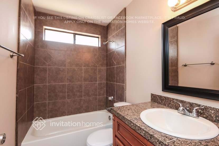 Building Photo - 9020 W Las Palmaritas Dr