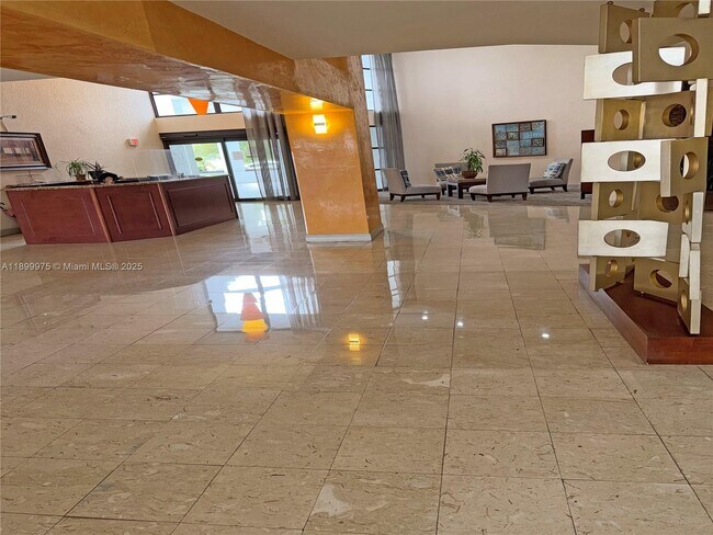 Building Photo - 400 Leslie Dr