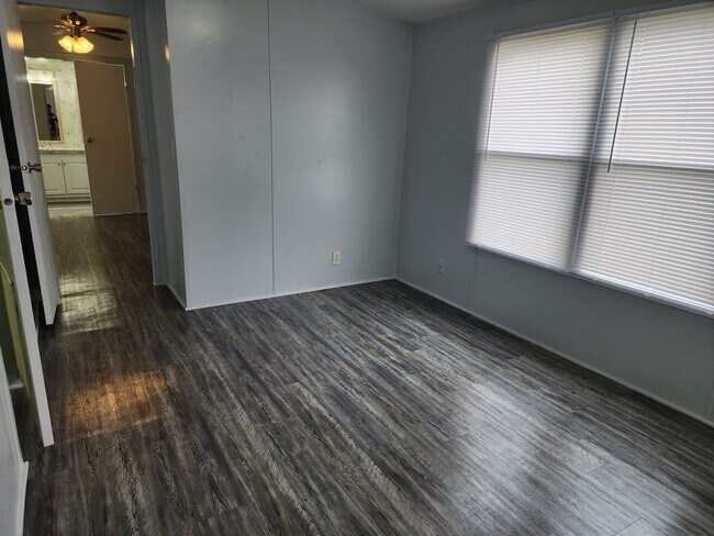 Building Photo - 1308 N Avenue J