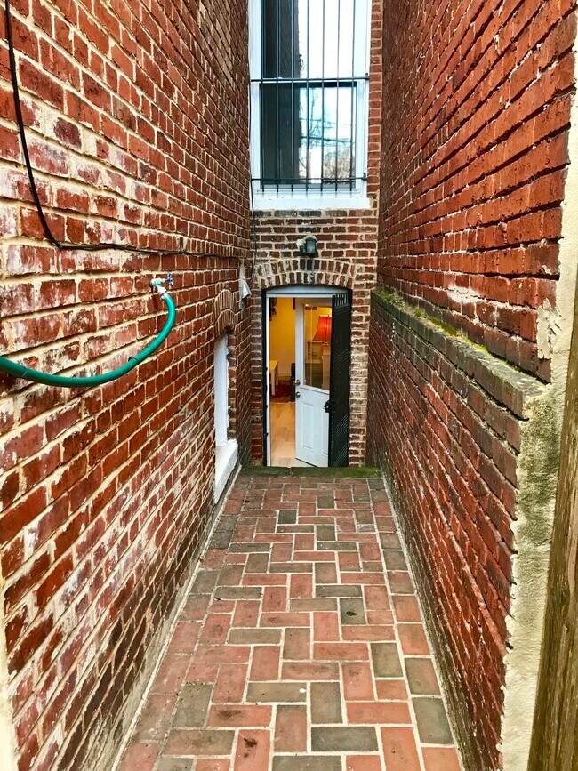 Building Photo - 1612 3rd St NW