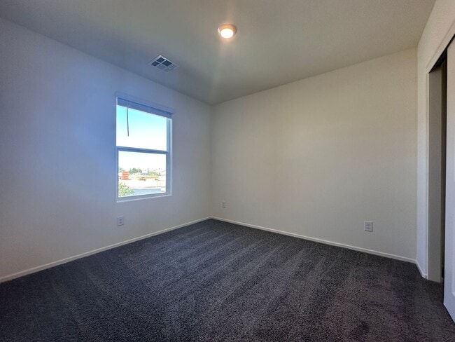 Building Photo - BRAND NEW 3 BEDROOM TOWNHOUSE W/LOFT