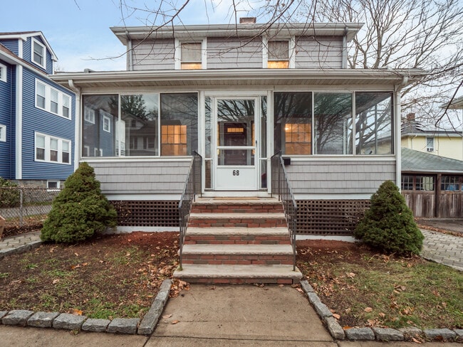 Building Photo - 68 Apthorp St