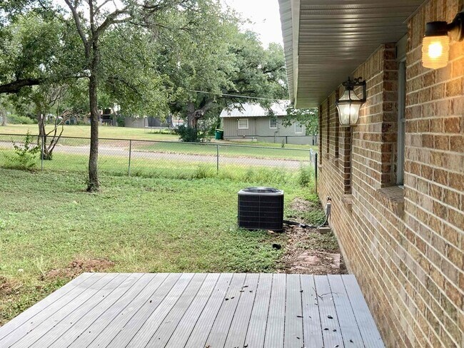 Building Photo - 901 Avenue E