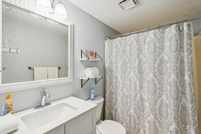 Building Photo - 5710 Sunset Ave