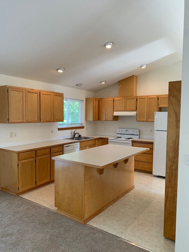 Building Photo - Newly remodel 4 bed 3 bath home in Shoreline