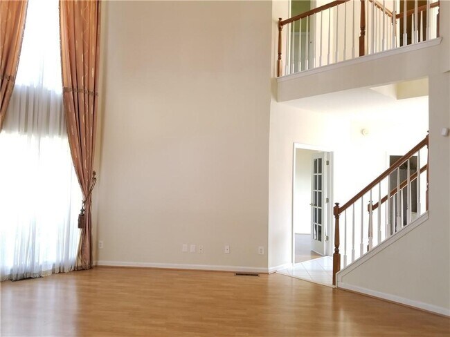 Building Photo - 2828 Oglethorpe Run Square