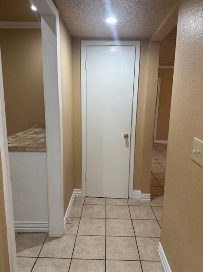 Building Photo - 3/1 Fenced yard Pet Friendly Gladewater ISD