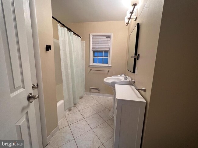 Building Photo - 9104 Hamilton Dr