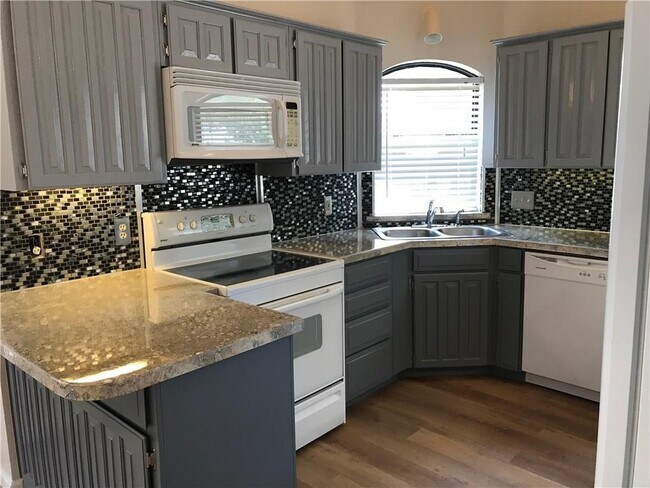 Building Photo - 1406 Briarcrest Dr