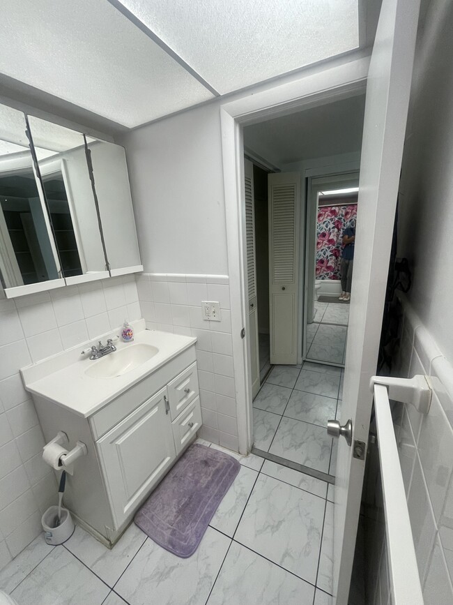 Master Suite Bathroom - 5100 SW 90th Ave