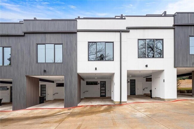 Building Photo - 2804 S 1st St