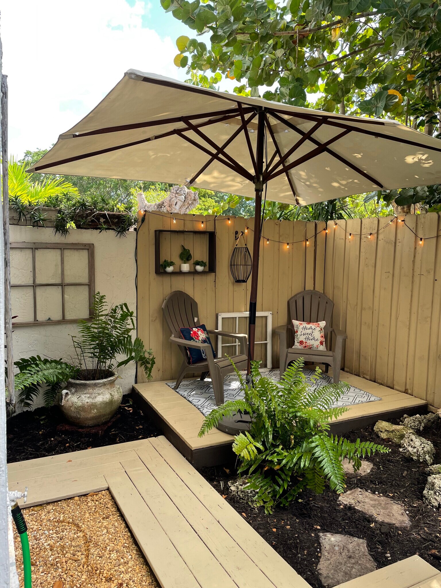 Fully furnished deck area - 810 SE 2nd St