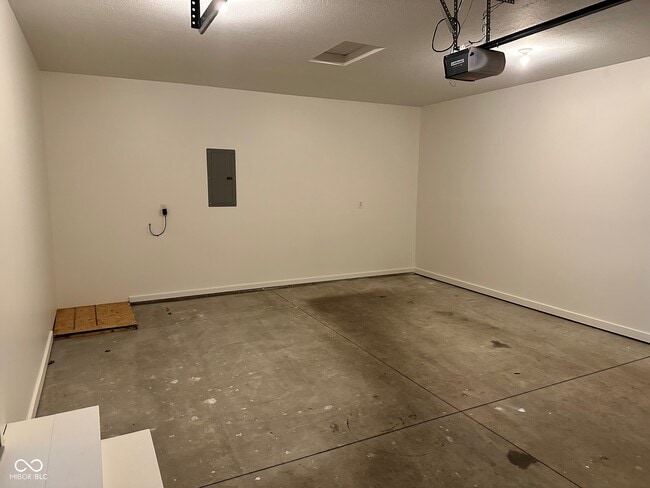 Building Photo - 103 S Nebraska St