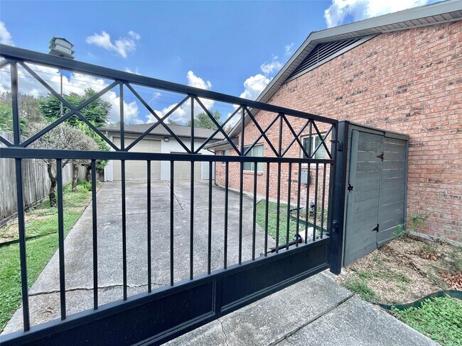 Building Photo - 5638 Grape St