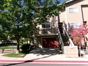 Building Photo - 3 Bedroom, 2-1/2 bath, 2-car garage in Nor...