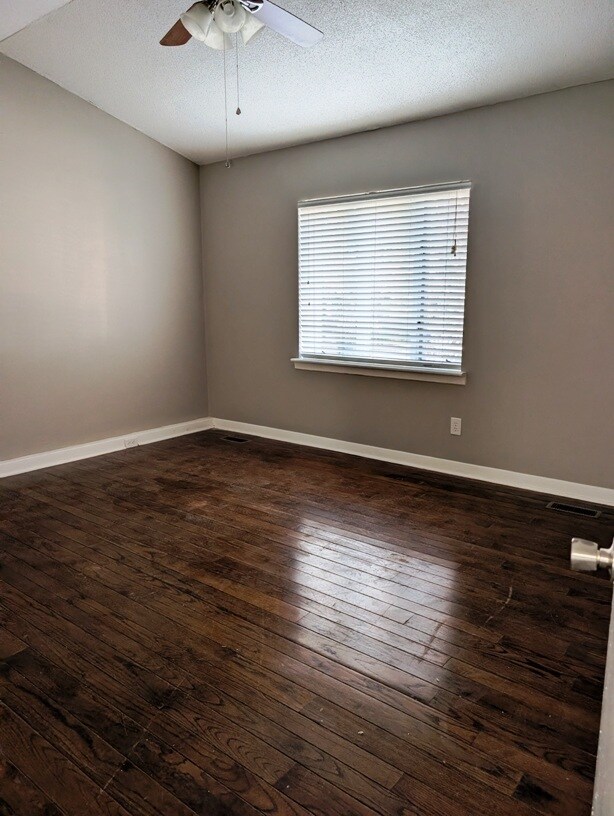 Building Photo - 3501 Christopher Dr NW