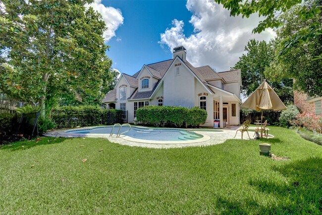 Building Photo - 2915 Monet Dr