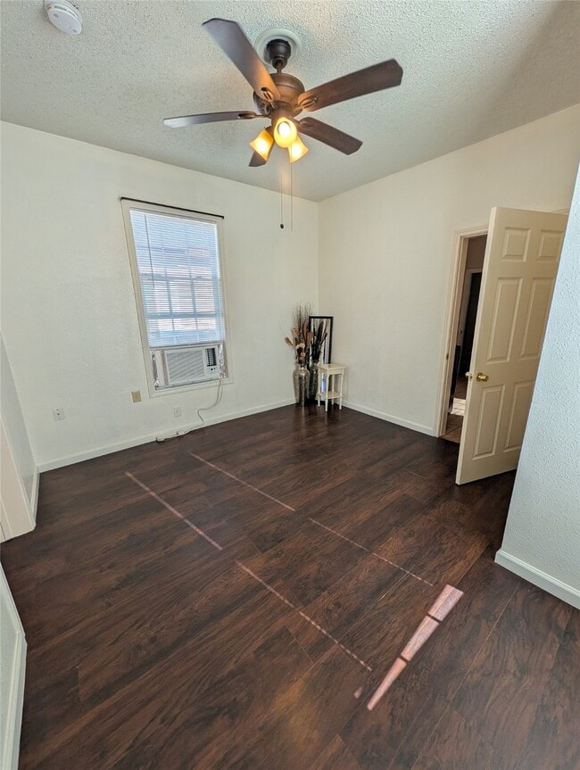 Building Photo - 1222 42nd St