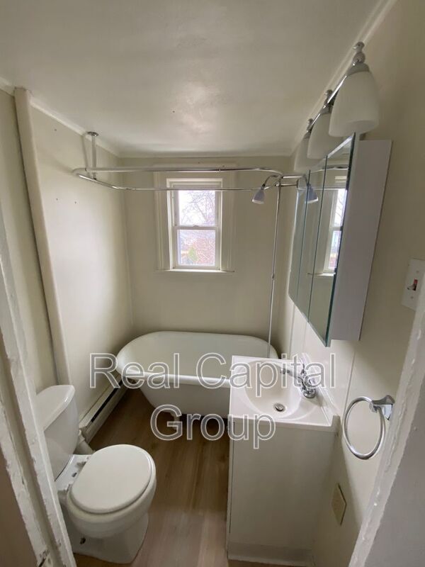 Building Photo - 335 Pine St