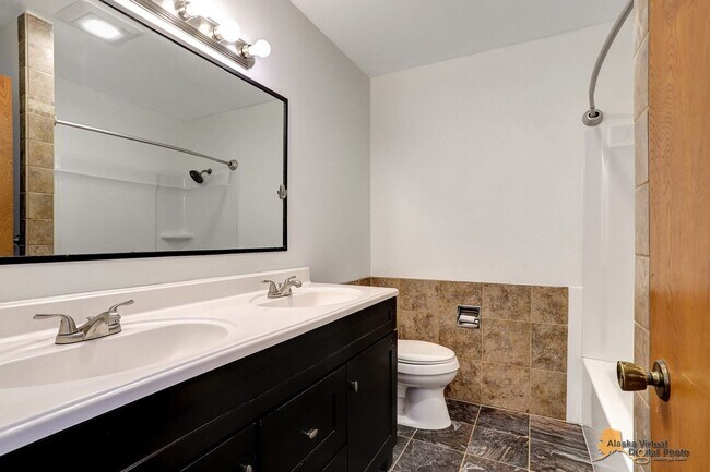 Building Photo - 2606 W 30th Ave