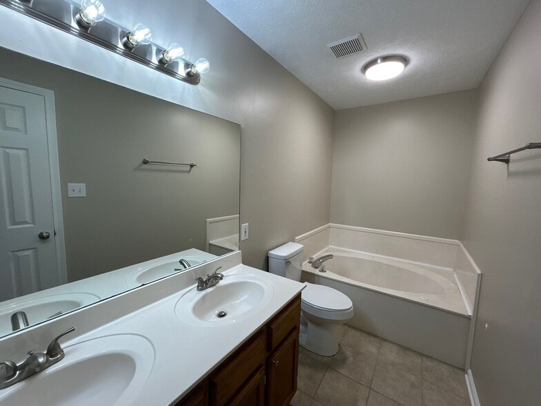 Building Photo - 258 Pleasant Plains Rd