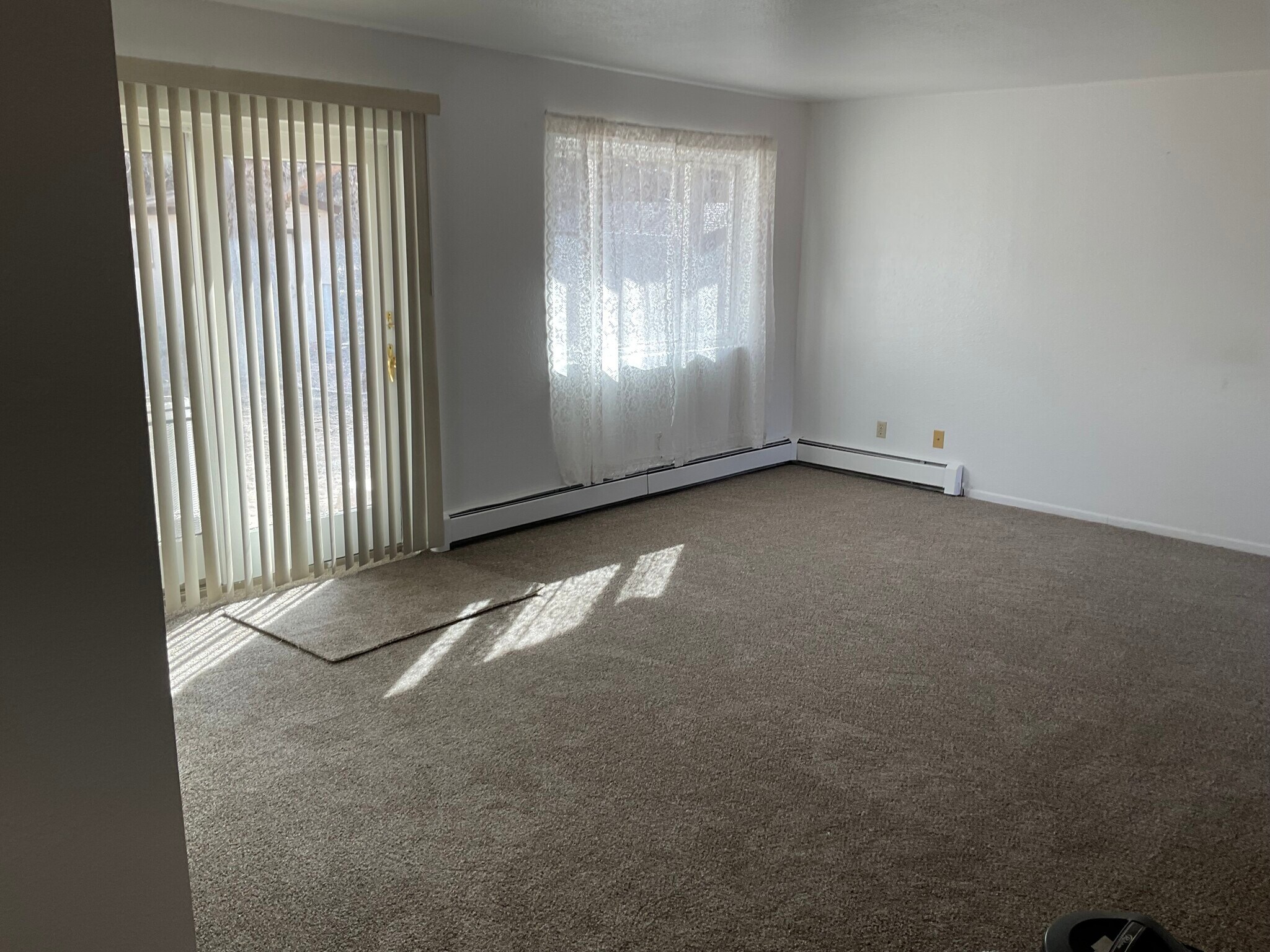 Building Photo - 608 N Orchard Ave