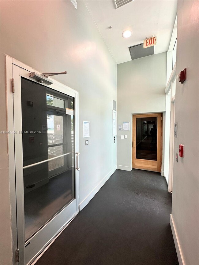 Building Photo - 665 NE 25th St