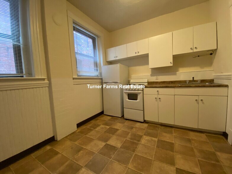 Building Photo - 1382A Beacon St