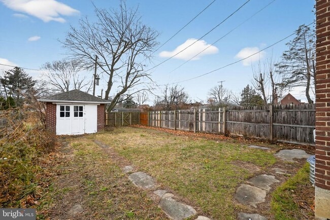 Building Photo - 990 Mt Rose Ave