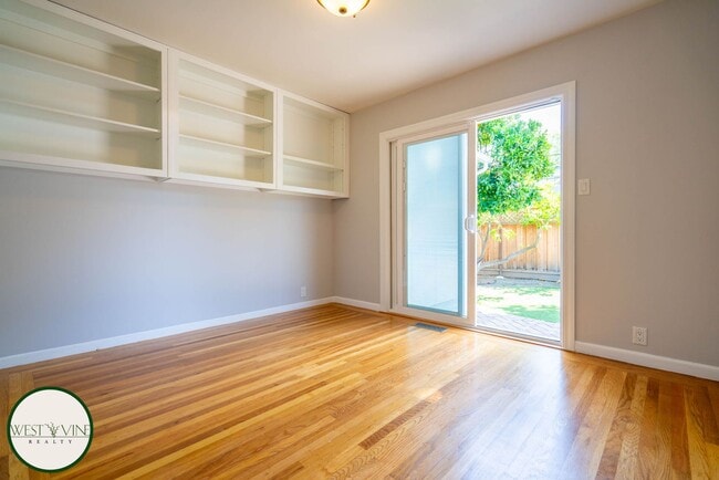 Building Photo - Stunning 3 Bed / 2 Bath Home | Attached Ga...