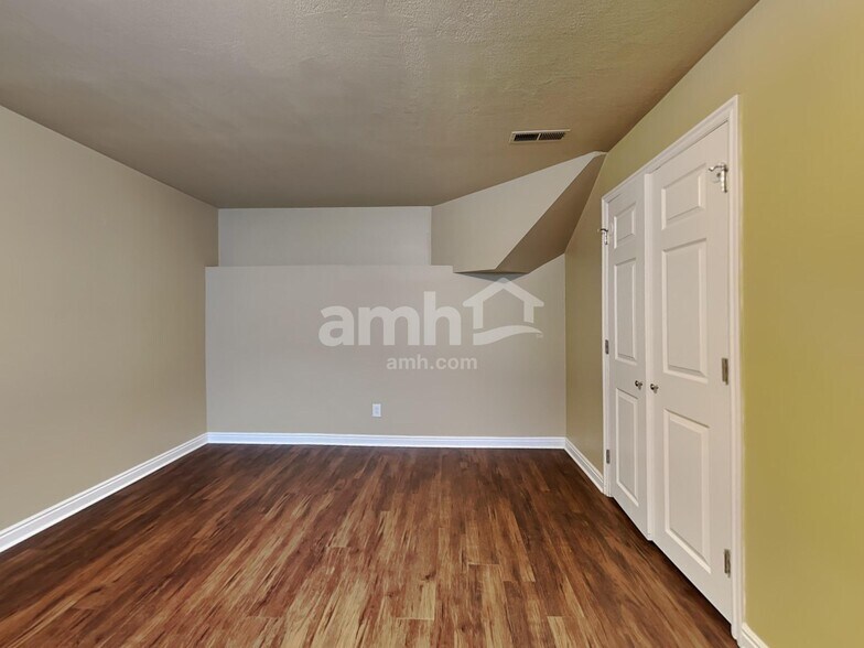 Building Photo - 8706 S Pebble Crest Way