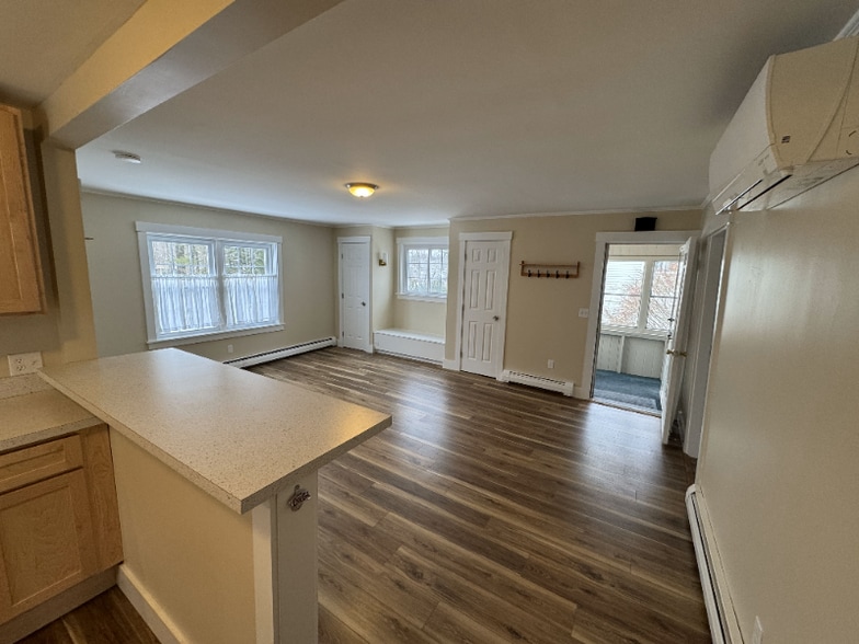 Building Photo - 7 Spring St