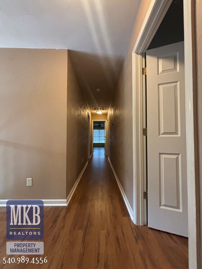 Building Photo - 6423 Westshire Ct