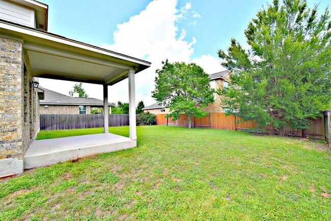 Building Photo - 15012 Fernhill Dr
