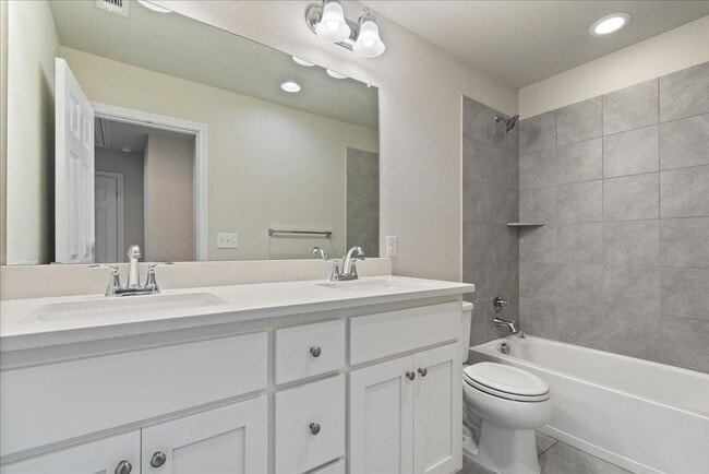 Building Photo - 7617 Saginaw Dr