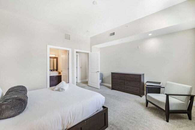 Building Photo - 5300 NW 87th Ave