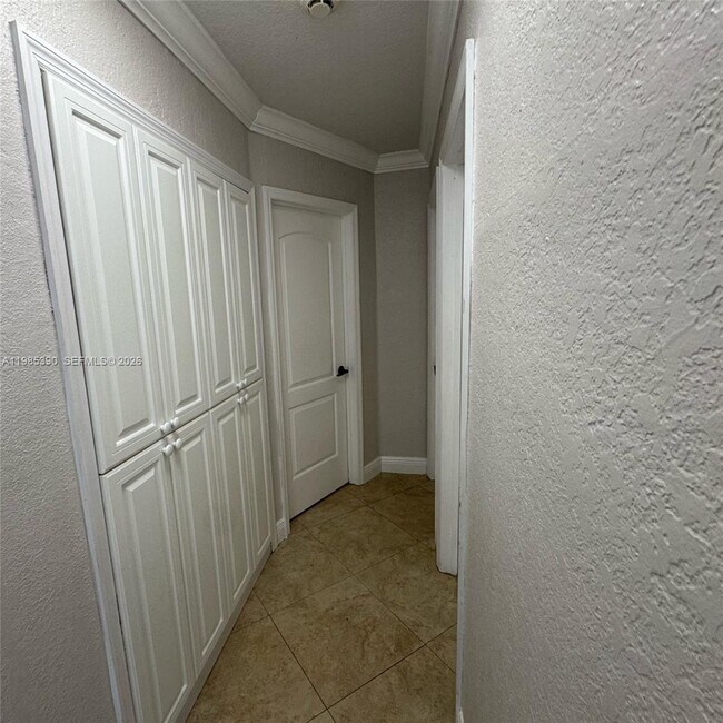 Building Photo - 4261 SW 22nd St