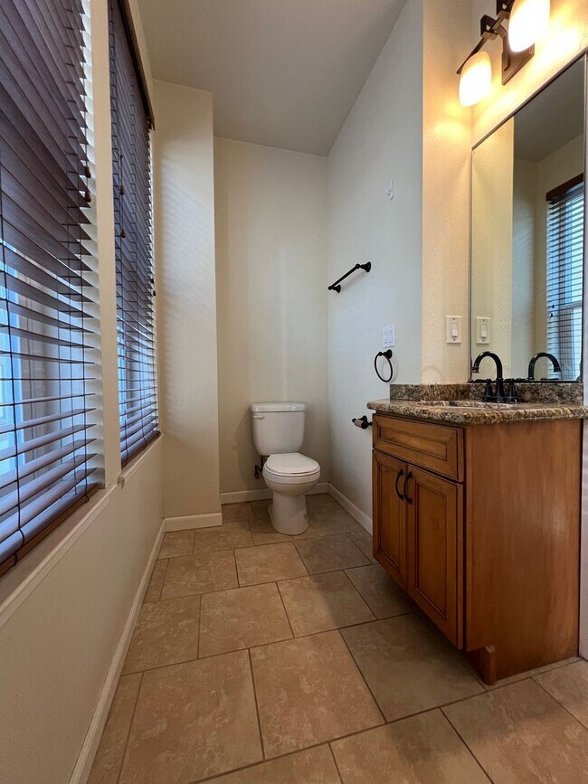 Building Photo - 609 Pacific Ave