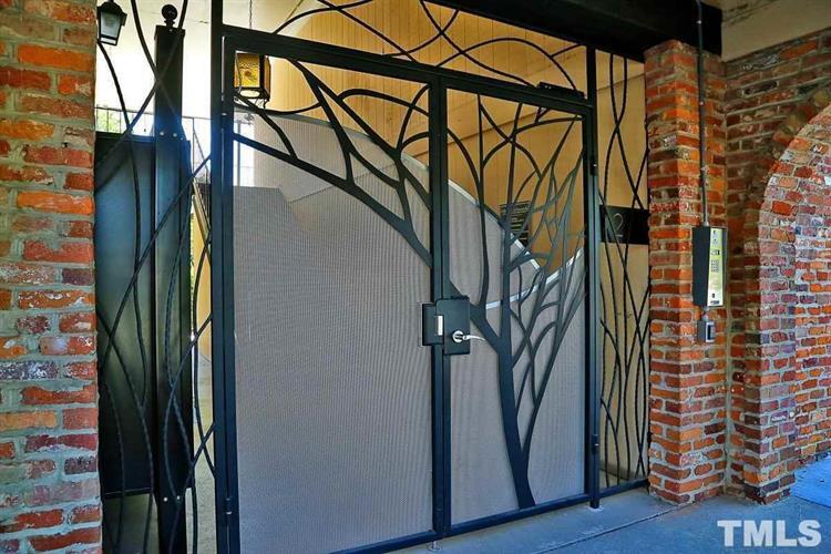 Building Photo - 807 West Trinity Avenue