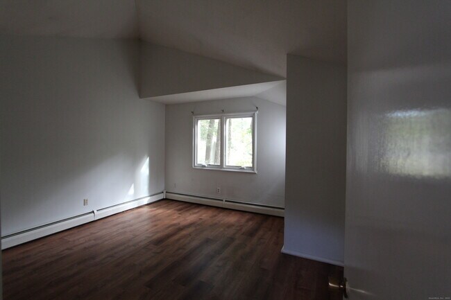 Building Photo - 6 Lyle Ct