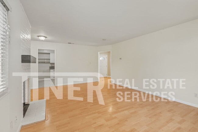 Building Photo - 1309 Shadowglen Rd