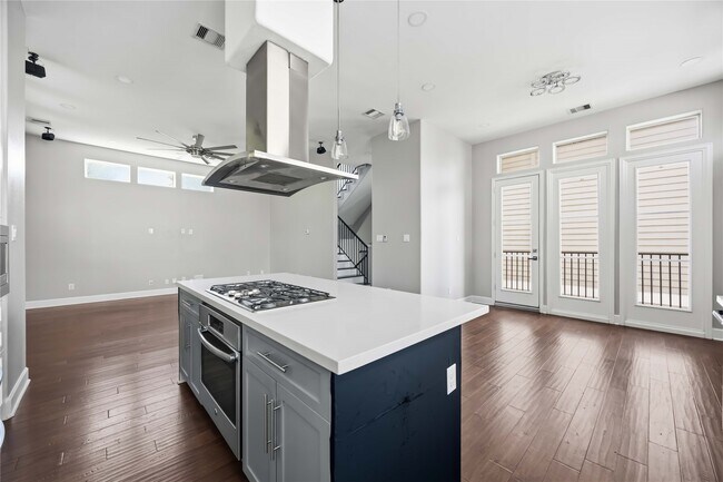 Building Photo - 708 Schwartz St