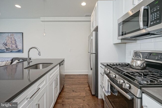 Building Photo - 1332 S Bouvier St