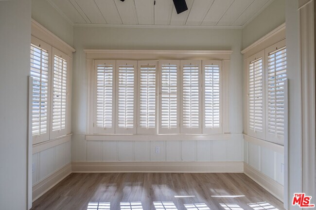 Building Photo - 216 N Catalina Ave