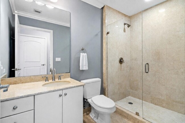 Building Photo - 701 S Olive Ave